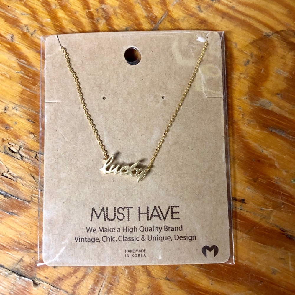 Short gold chain necklace “lucky”
